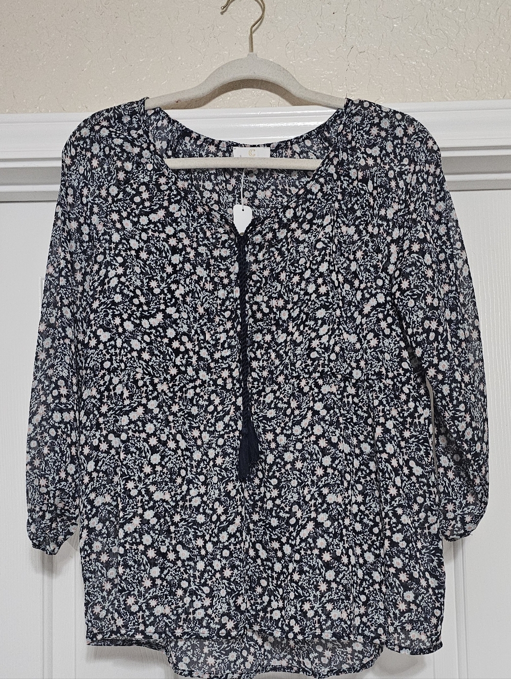 Crown & Ivy Navy Boho  Floral Peasant Tie-Neck Top with Soft Pink Blooms NWT